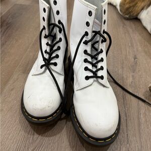 White Lace-Up Women's Boots Doc Marten’s
